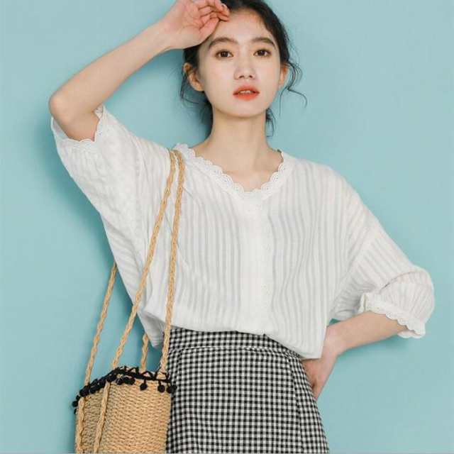 ■商品名Tシャツ レディース ブラウス 夏 上品 レース ブラウス 白 大きいサイズ Vネック バルーンスリーブ 無地 シャツ オシャレ ゆったり 20代 30代 40代 50代■商品コード10904
